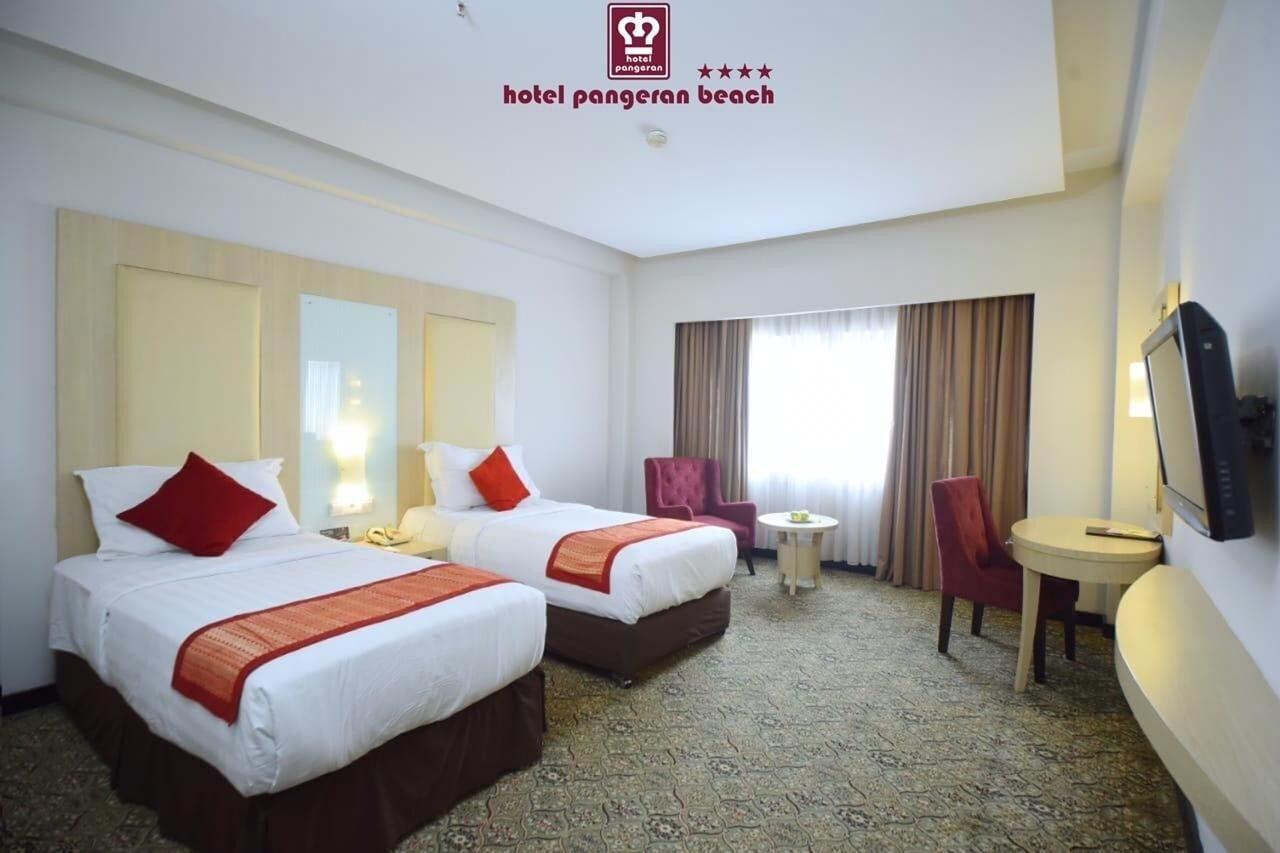 Pangeran Beach Hotel Padang  Exterior photo