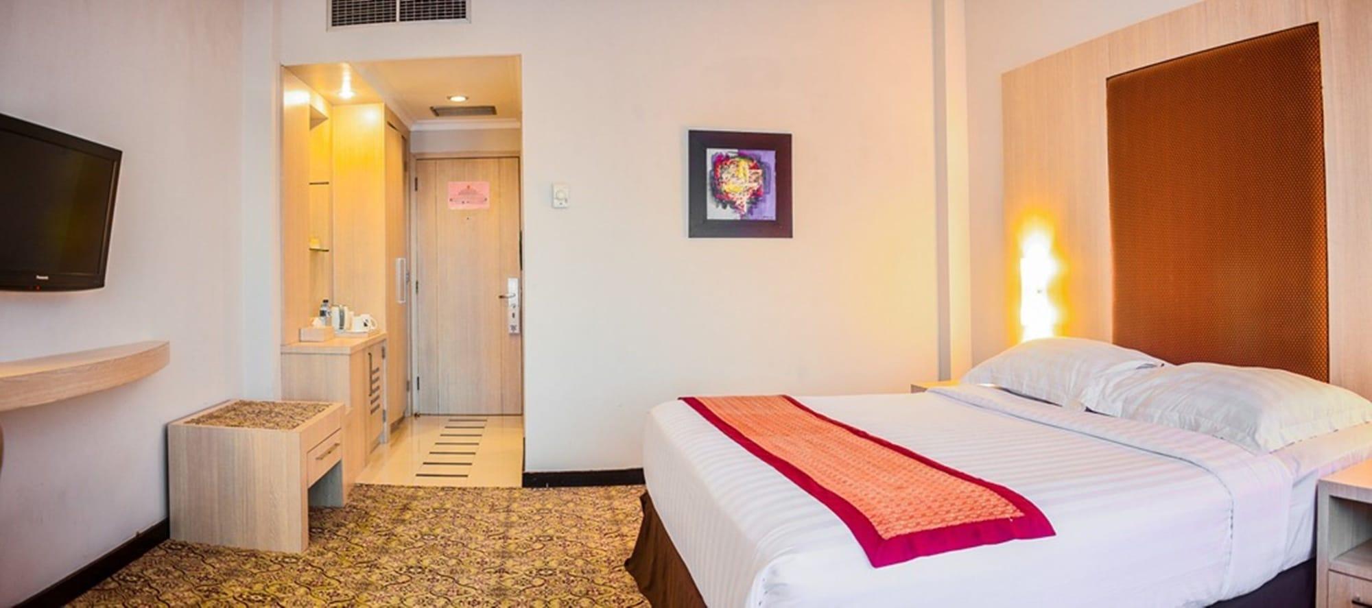 Pangeran Beach Hotel Padang  Exterior photo