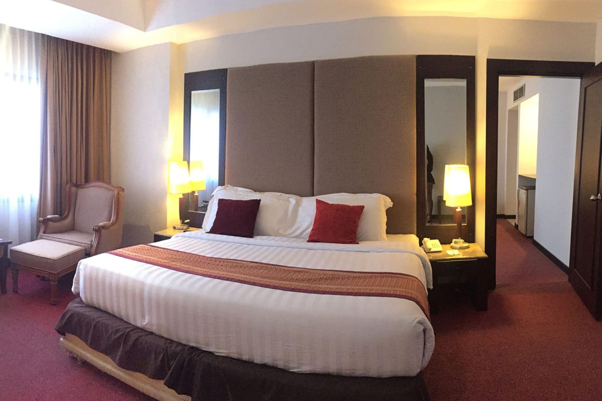 Pangeran Beach Hotel Padang  Exterior photo