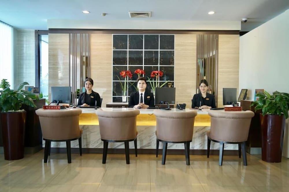 Pangeran Beach Hotel Padang  Exterior photo