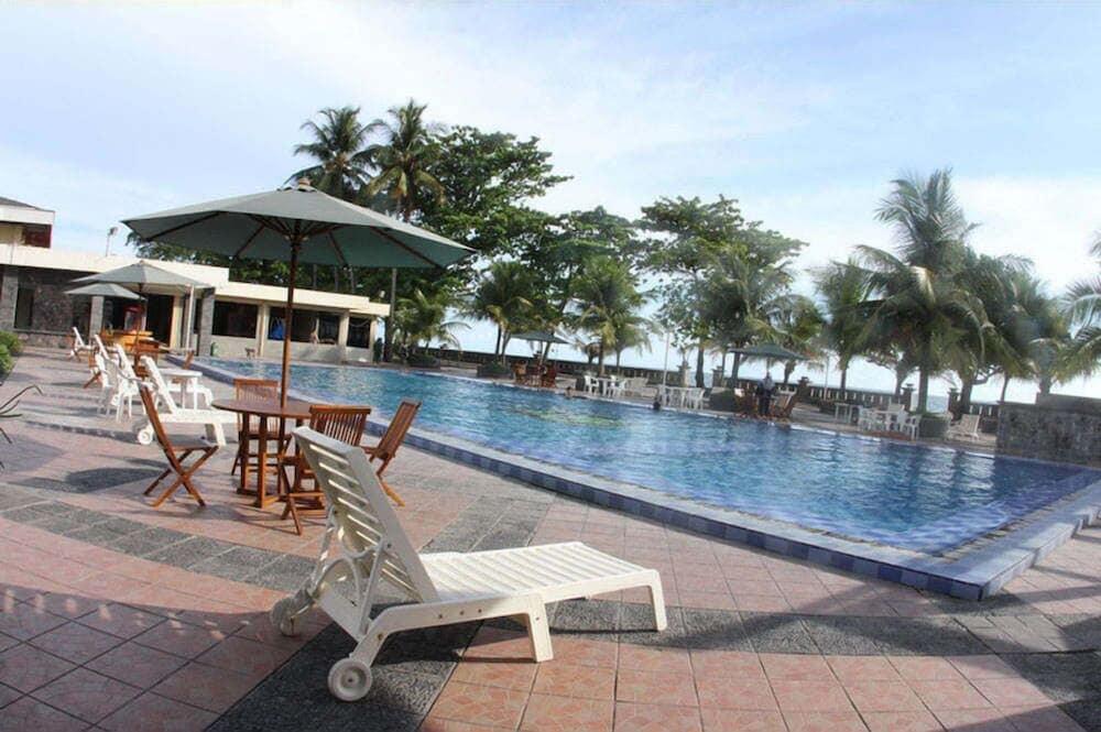 Pangeran Beach Hotel Padang  Exterior photo