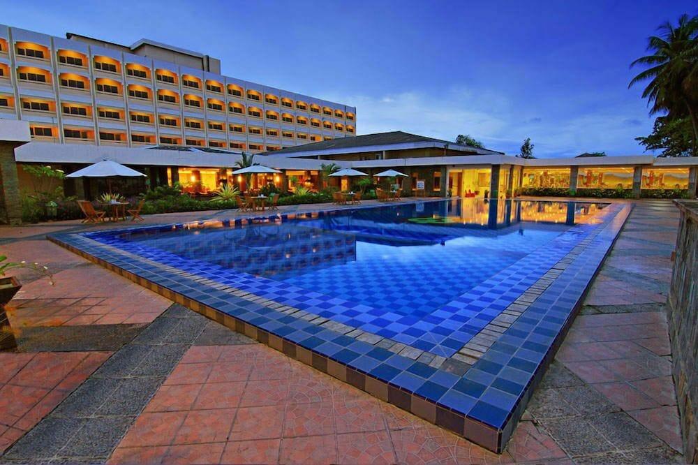 Pangeran Beach Hotel Padang  Exterior photo