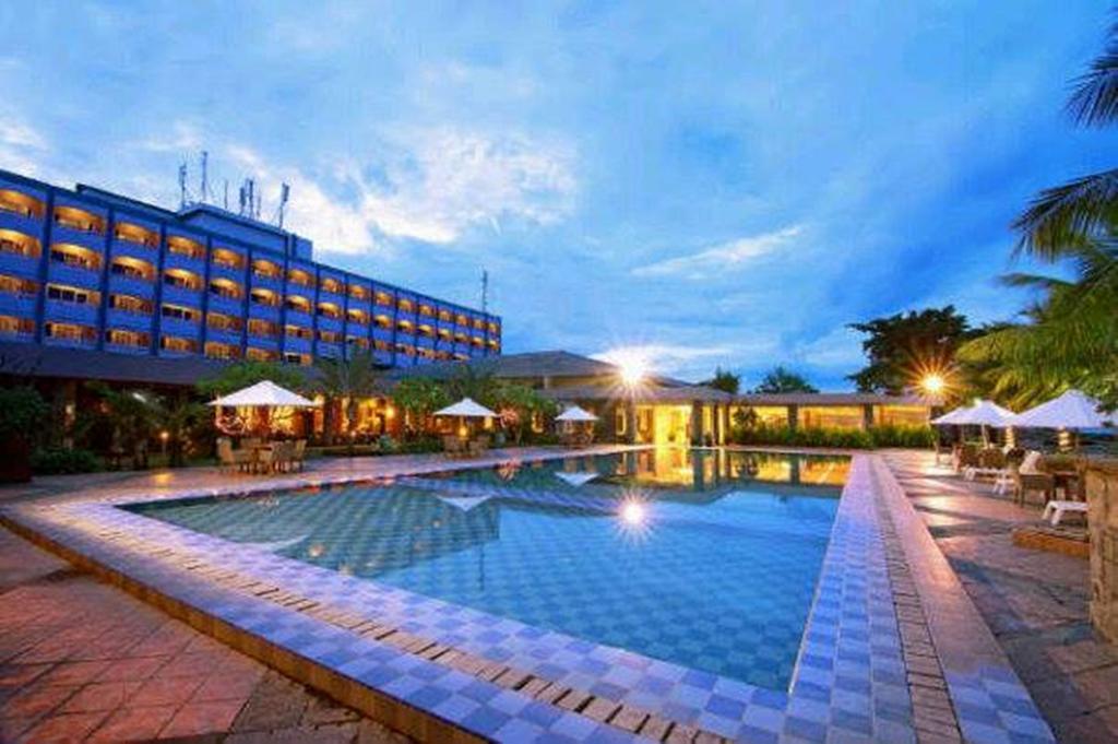 Pangeran Beach Hotel Padang  Exterior photo