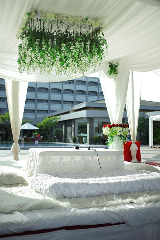 Pangeran Beach Hotel Padang  Exterior photo