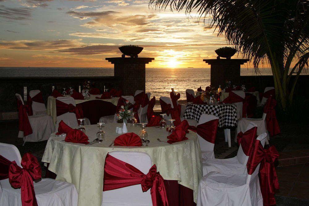 Pangeran Beach Hotel Padang  Exterior photo