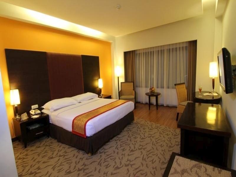 Pangeran Beach Hotel Padang  Exterior photo