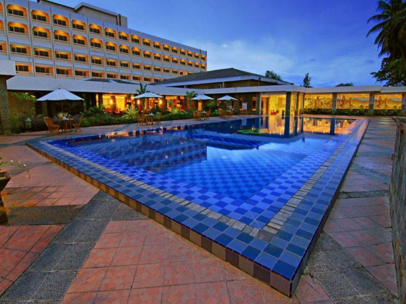 Pangeran Beach Hotel Padang  Exterior photo