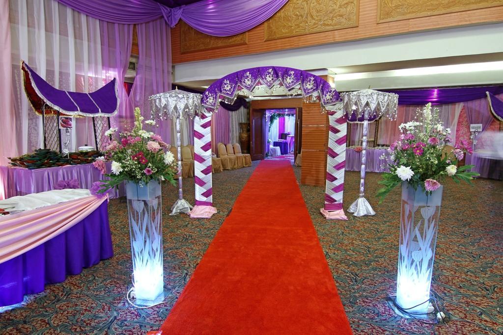 Pangeran Beach Hotel Padang  Exterior photo