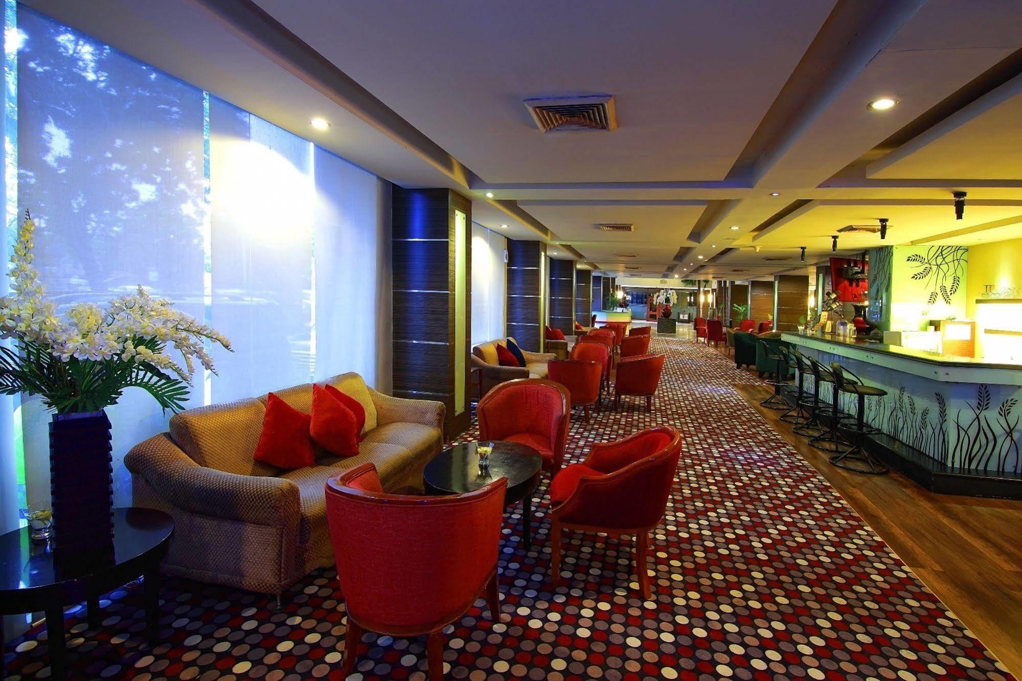 Pangeran Beach Hotel Padang  Exterior photo
