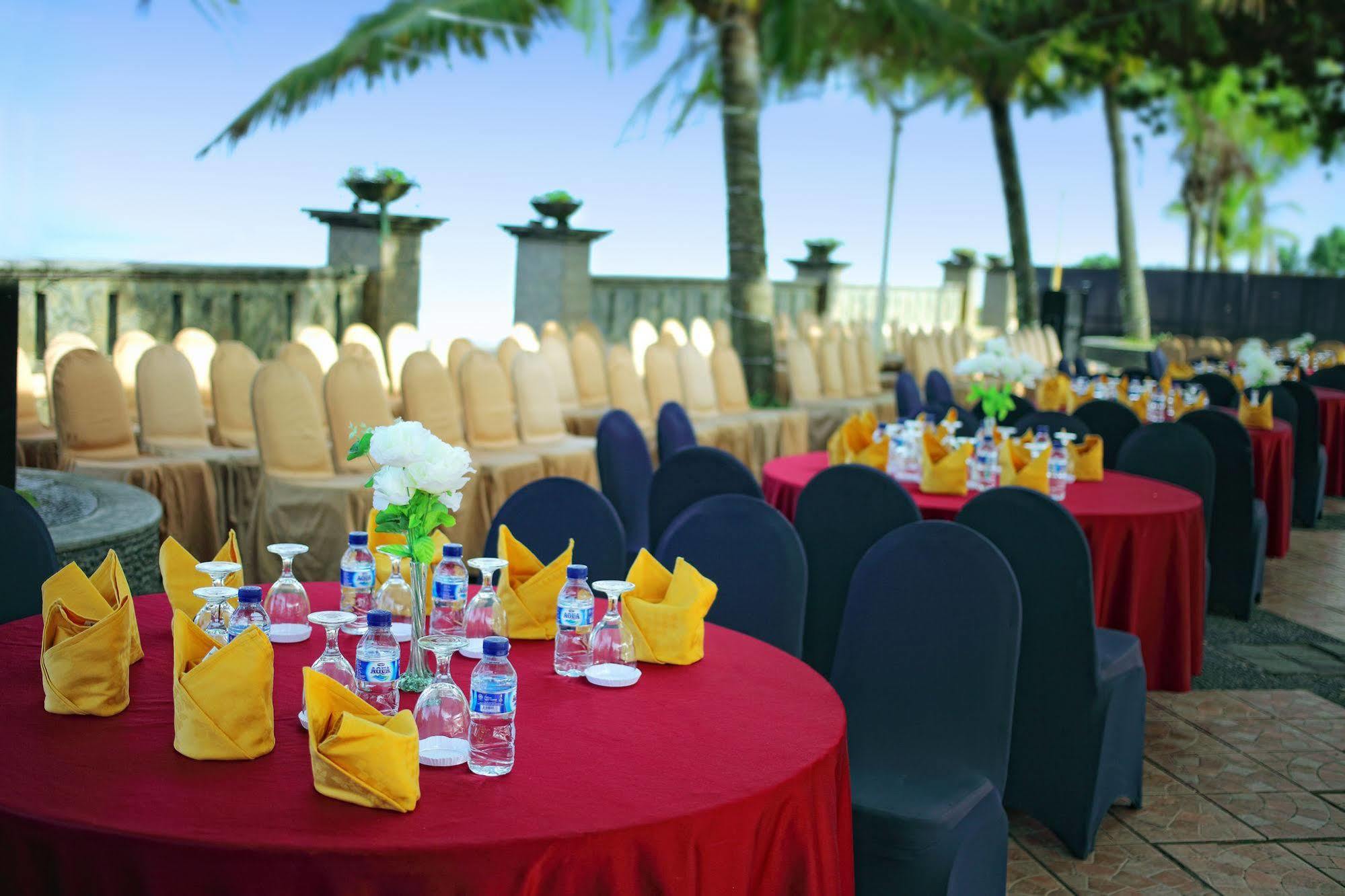 Pangeran Beach Hotel Padang  Exterior photo